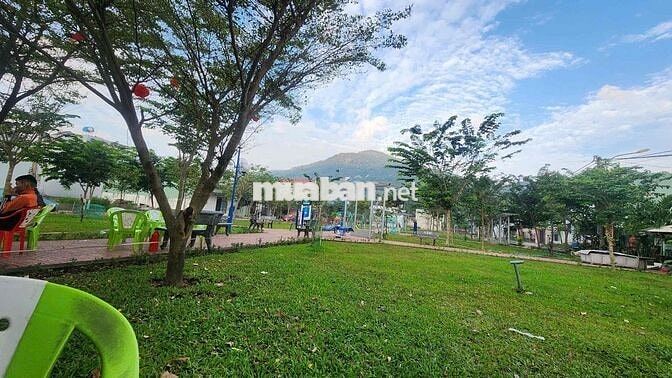 Bán nhà mặt tiền công viên 508