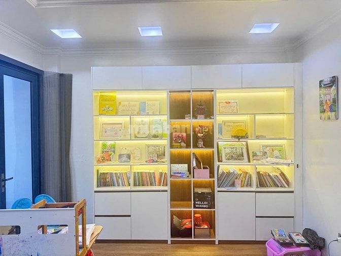 Bán nhà Xuân Thủy 42m2x6T thang máy, phân lô cán bộ CX5 tránh, 12 t