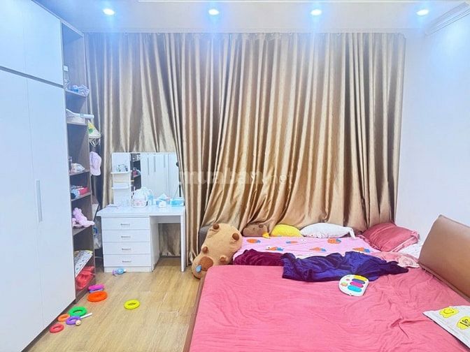Bán nhà Xuân Thủy 42m2x6T thang máy, phân lô cán bộ CX5 tránh, 12 t