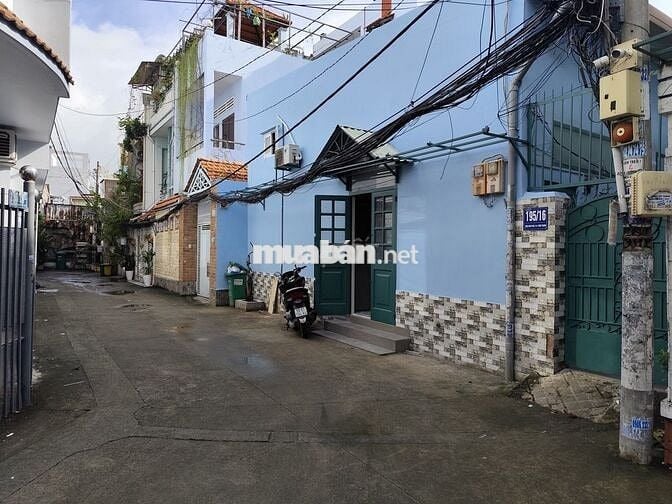 Nhà cho thuê hẻm xe hoi, gần ngã tư Hàng Xanh