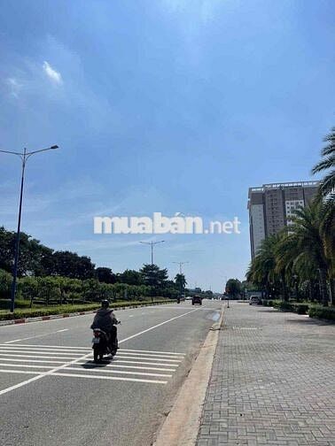 Cho thuê nhà 2 căn liền kề Midori Park mặt tiền đường chính Trung Tâm