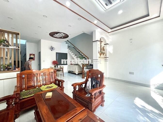 CHO THUÊ NHÀ NGUYÊN CĂN 4 TẦNG BẮC NHA TRANG GIÁ 15 TRIỆU/ THÁNG