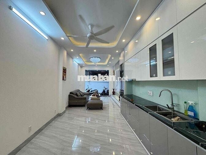 Lô góc phố Trương Định 40m2 x5T 7.8 tỷ ngõ nông sát phố thang máy nhà