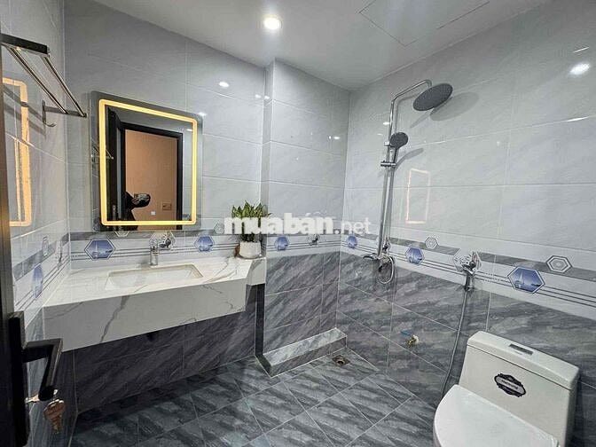 Lô góc phố Trương Định 40m2 x5T 7.8 tỷ ngõ nông sát phố thang máy nhà