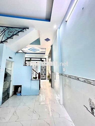 Cần bán nhà 4x10 40m2 1 trệt 1 lầu giáp hóc môn giá chưa đến 1 tỉ