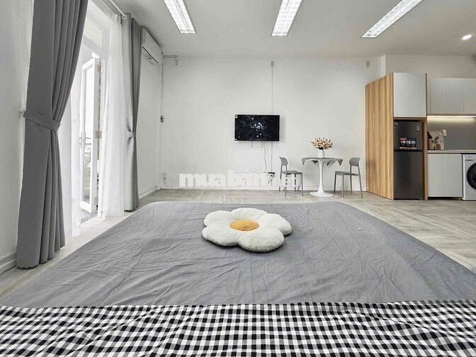 Căn hộ studio rộng 40m2 bancol view đẹp - vòng xoay Dân Chủ Quận 10