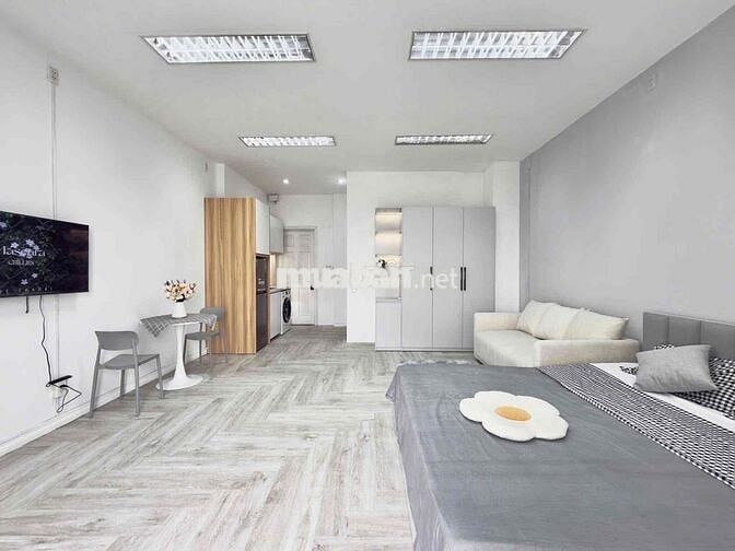 Căn hộ studio rộng 40m2 bancol view đẹp - vòng xoay Dân Chủ Quận 10