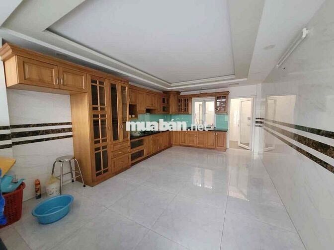 Cho thuê nhà dài hạn  ngang 4,5 dài 20 m trệt lửng 3 lầu Giá 20 tr / t
