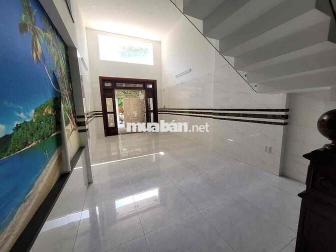Cho thuê nhà dài hạn  ngang 4,5 dài 20 m trệt lửng 3 lầu Giá 20 tr / t
