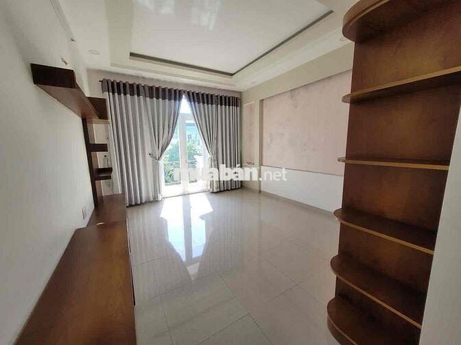 Cho thuê nhà dài hạn  ngang 4,5 dài 20 m trệt lửng 3 lầu Giá 20 tr / t