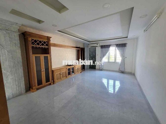 Cho thuê nhà dài hạn  ngang 4,5 dài 20 m trệt lửng 3 lầu Giá 20 tr / t