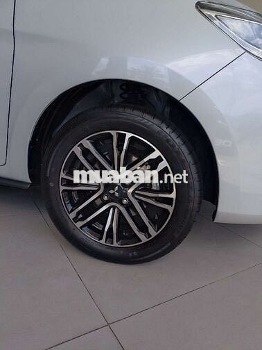 Attrage CVT Trắng Giá Sát