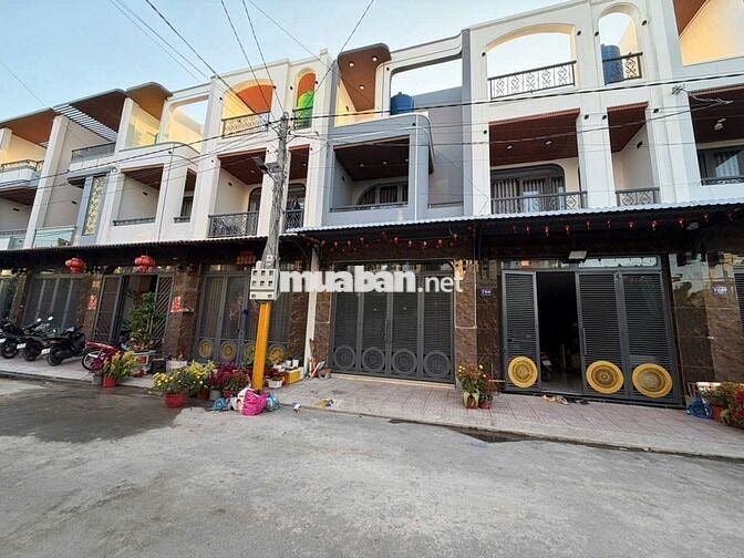 Chính chủ cần bán gấp nhà phố sổ sẵn giá rẻ