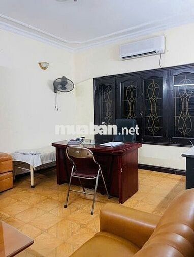 Nhà 5 tầng, 10 phòng, WC khép kín, mặt tiền rộng phố Đội Cấn