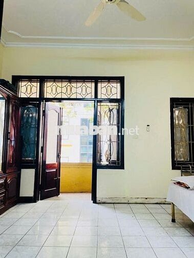 Nhà 5 tầng, 10 phòng, WC khép kín, mặt tiền rộng phố Đội Cấn