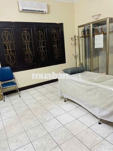 Nhà 5 tầng, 10 phòng, WC khép kín, mặt tiền rộng phố Đội Cấn