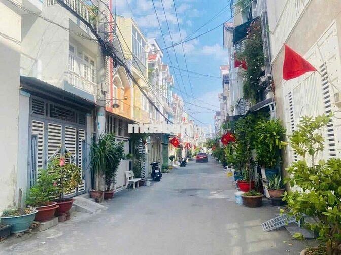 Cho thuê nhà nguyên căn hẻm ô tô DTN nhà bè