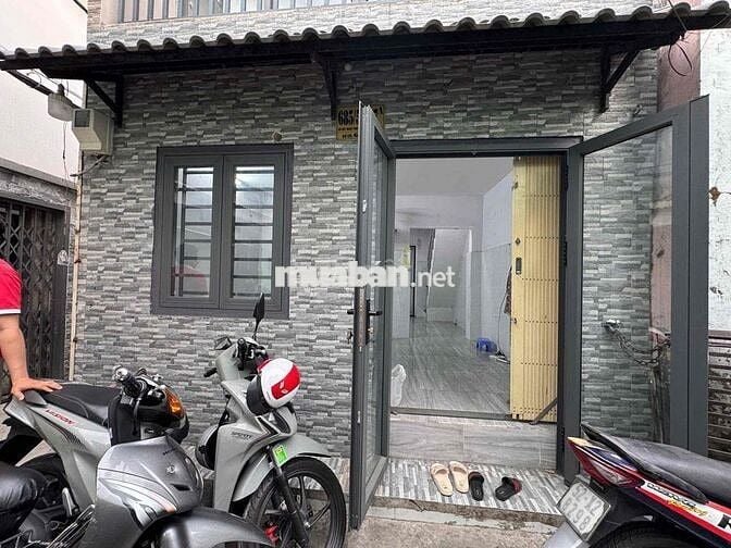 Cho Thuê Nhà nguyên căn Hẻm 10 Sát Hẻm Xe Tải 1 Bước Chân