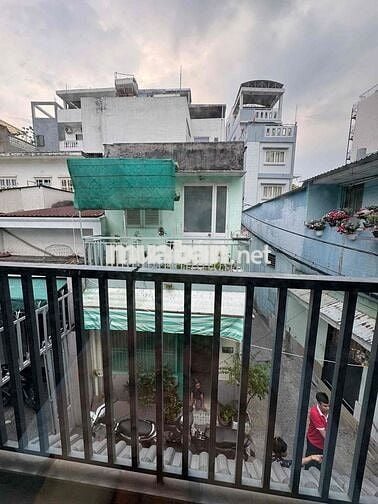 Cho Thuê Nhà nguyên căn Hẻm 10 Sát Hẻm Xe Tải 1 Bước Chân