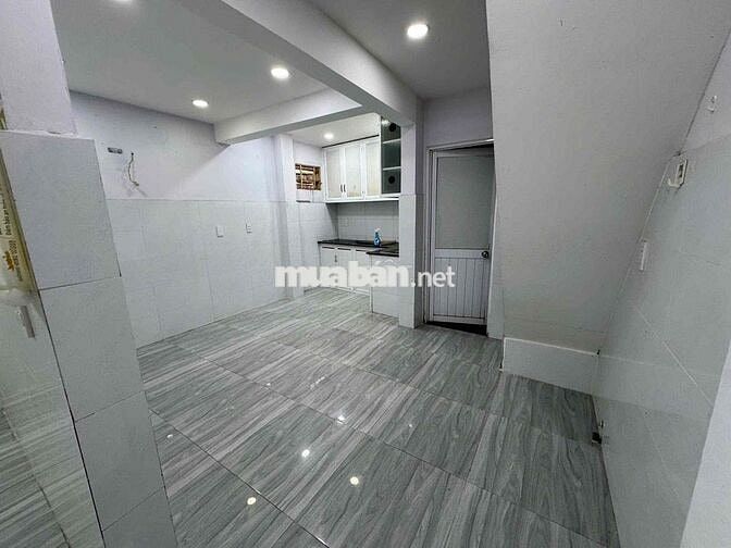 Cho Thuê Nhà nguyên căn Hẻm 10 Sát Hẻm Xe Tải 1 Bước Chân