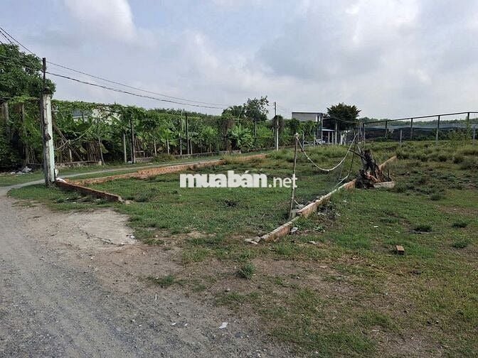 Đất đô thị, 2 mặt tiền. Ngang 11m, dài 29m. Giá 1,15 tỷ 