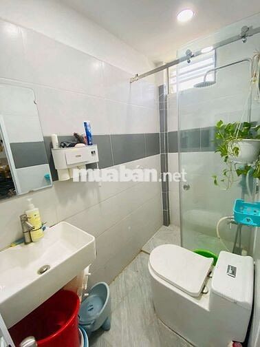 CHO THUÊ NHÀ 2PN 3X10 1 TRỆT 1 LẦU CÓ NỘI THẤT 1832 HUỲNH TẤN PHÁT