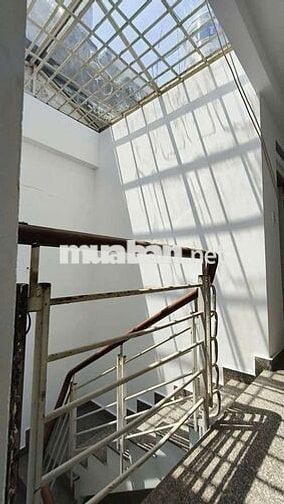 Cho thuê nguyên căn trống rộng, 6pn4wc, hẻm tải Đg Quang Trung p11 GV 
