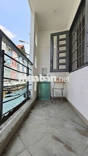 Cho thuê nguyên căn trống rộng, 6pn4wc, hẻm tải Đg Quang Trung p11 GV 