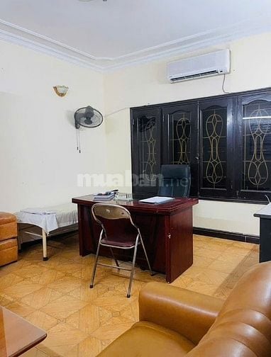Cho thuê nhà 5 tầng,10 phòng, vị trí đẹp, mặt tiền rộng phố Đội Cấn