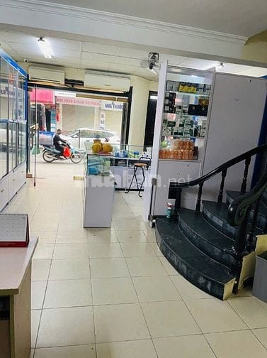 Cho thuê nhà 5 tầng,10 phòng, vị trí đẹp, mặt tiền rộng phố Đội Cấn