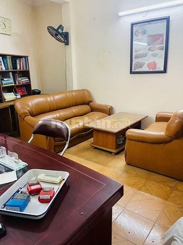 Cho thuê nhà 5 tầng,10 phòng, vị trí đẹp, mặt tiền rộng phố Đội Cấn