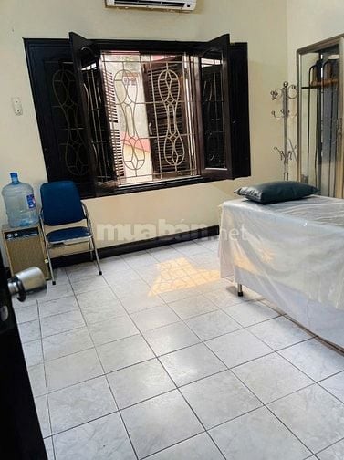 Cho thuê nhà 5 tầng,10 phòng, vị trí đẹp, mặt tiền rộng phố Đội Cấn