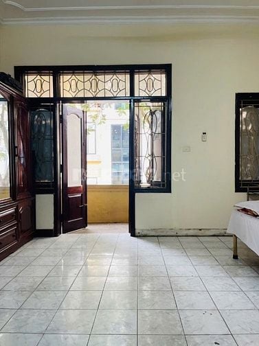 Cho thuê nhà 5 tầng,10 phòng, vị trí đẹp, mặt tiền rộng phố Đội Cấn