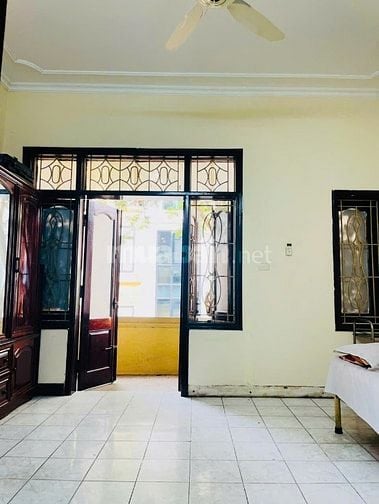 Cho thuê nhà 5 tầng,10 phòng, vị trí đẹp, mặt tiền rộng phố Đội Cấn