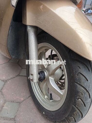 Honda Lead màu Vàng đồng