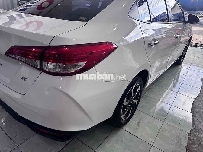 Toyota Vios E Số sàn Trắng