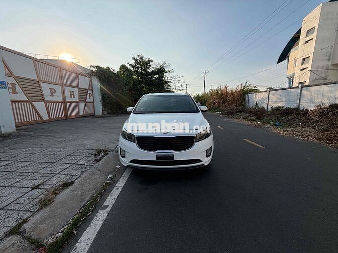 Kia Sedona 2017 Deluxe Trắng