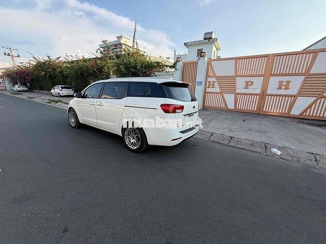 Kia Sedona 2017 Deluxe Trắng