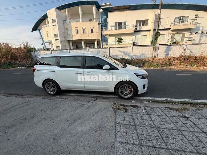 Kia Sedona 2017 Deluxe Trắng