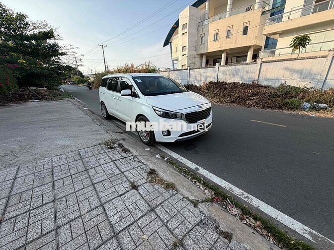 Kia Sedona 2017 Deluxe Trắng