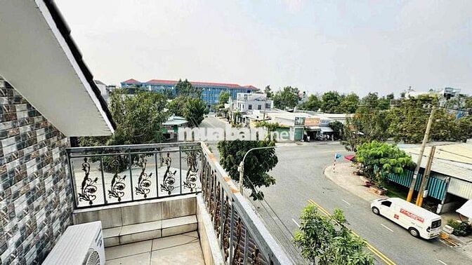 Nhà Ngay Trường tiểu Học Phú Tân 7,5x20m. 4pn 4wc