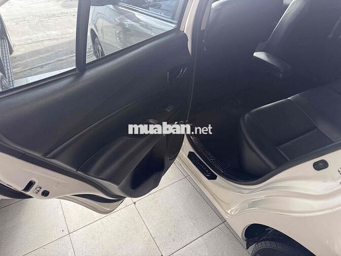 Toyota Vios E Số sàn Trắng