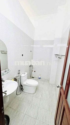 Nhà Ngay Trường tiểu Học Phú Tân 7,5x20m. 4pn 4wc