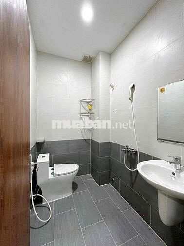 Mình cần pass lại phòng ở Linh Trung, Hoàng Diệu 2