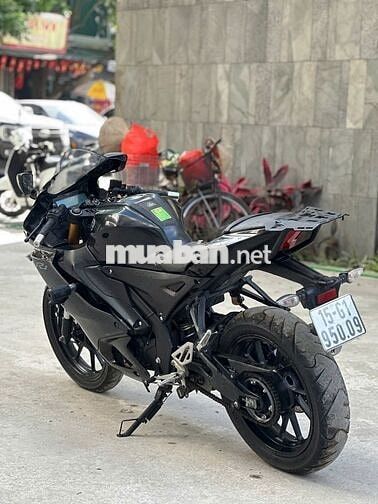 Yamaha R15 Đen