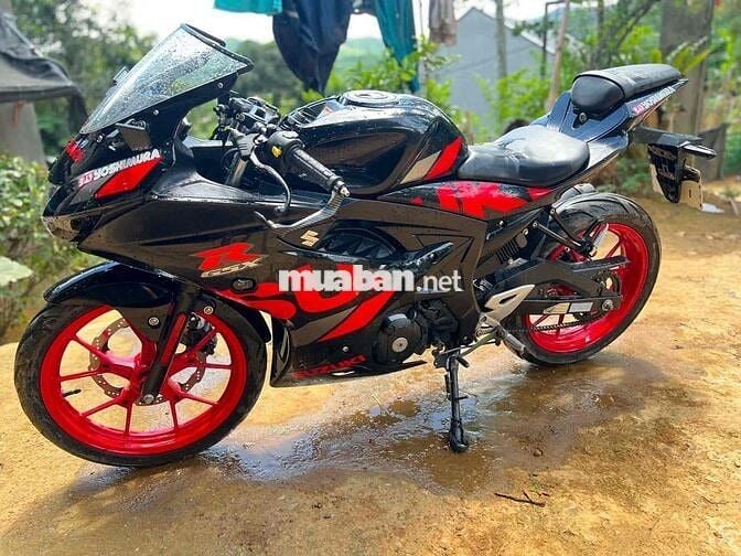 Suzuki GSX Đen đỏ Côn tay