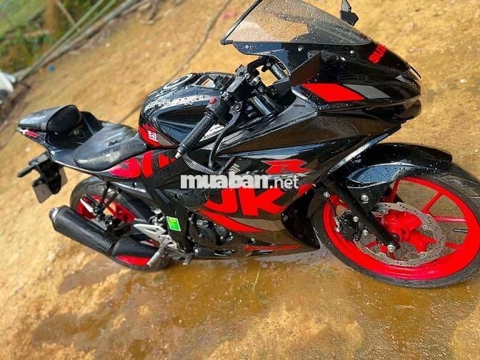 Suzuki GSX Đen đỏ Côn tay