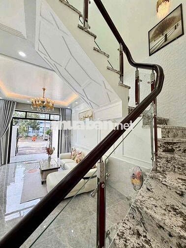 NHÀ LẦU MỚI 100% - NỘI THẤT CAO CÂP