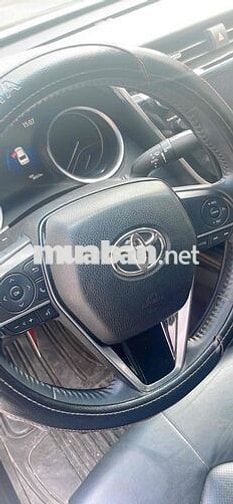 Toyota Camry 2.5Q Đen