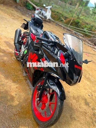 Suzuki GSX Đen đỏ Côn tay